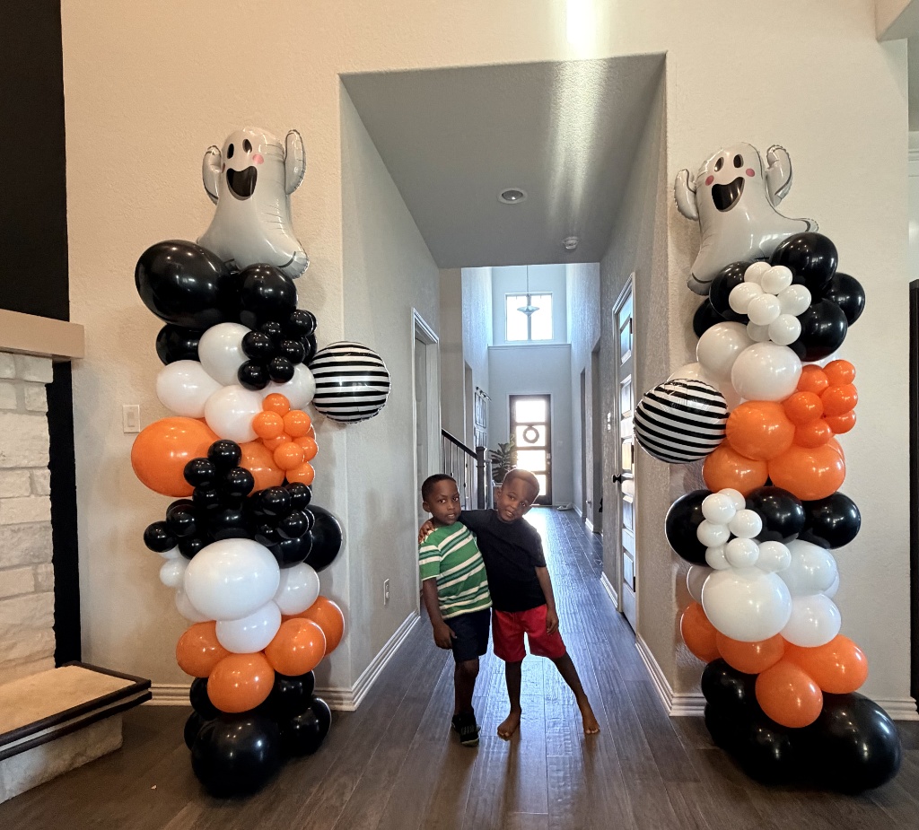 Halloween community event balloon columns